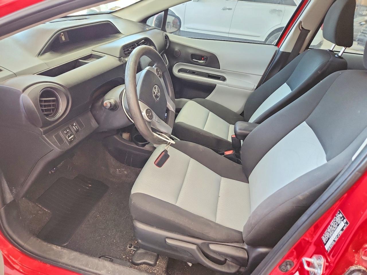 2014 Toyota Prius C Three - zdjęcie 7