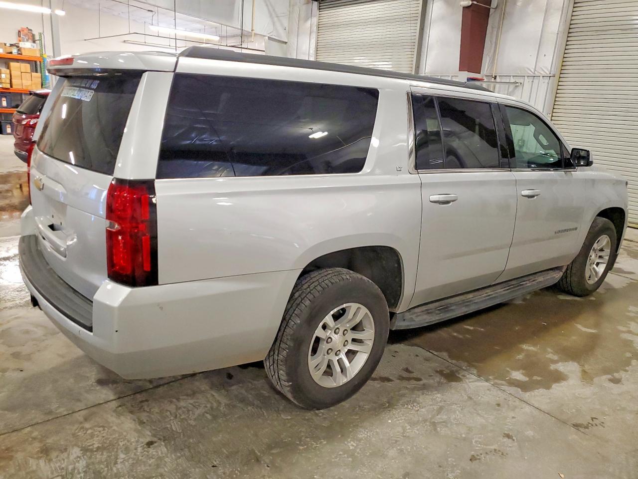 2019 Chevrolet Suburban K1500 Lt - zdjęcie 3