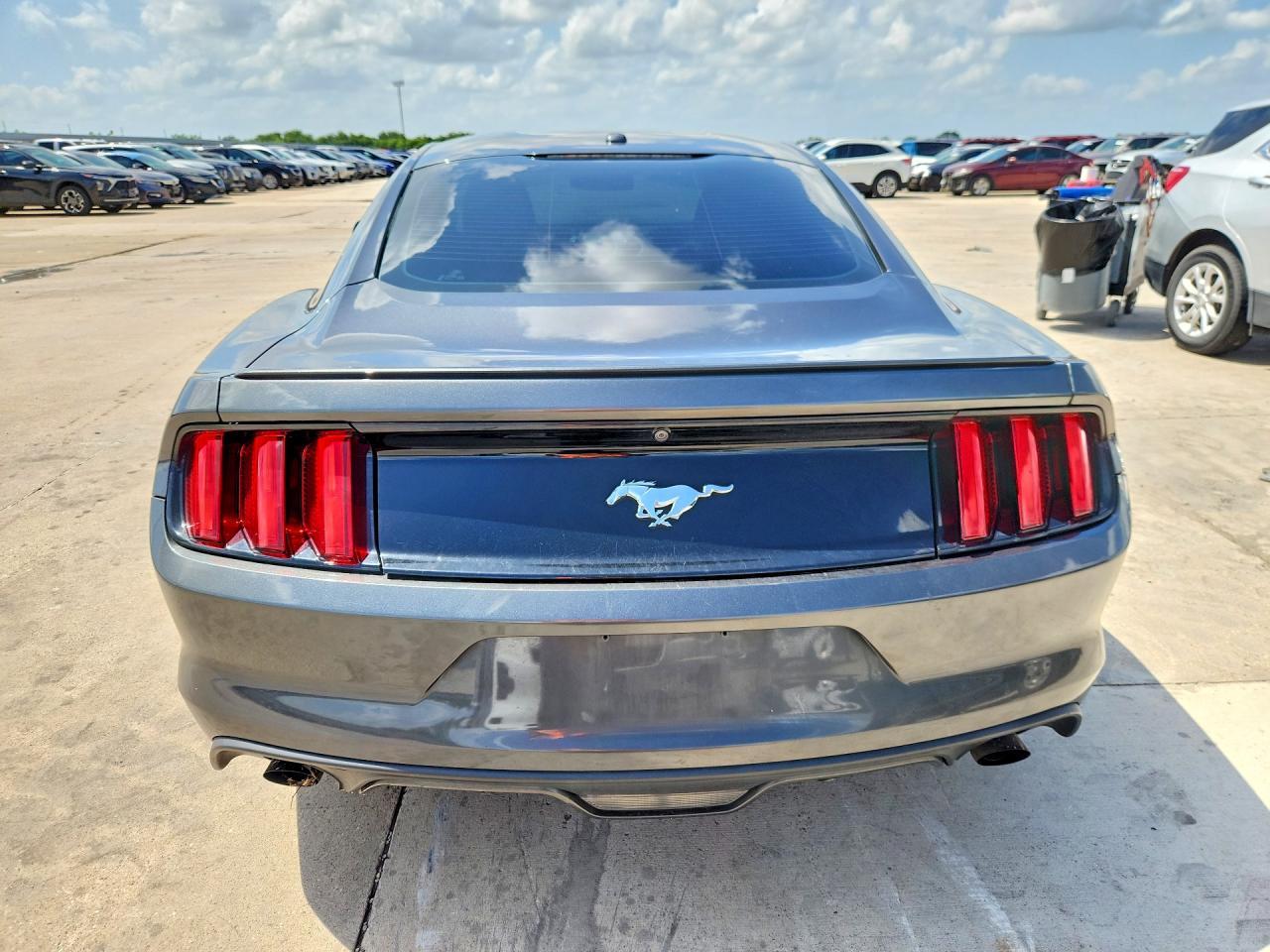 2017 Ford Mustang - zdjęcie 6