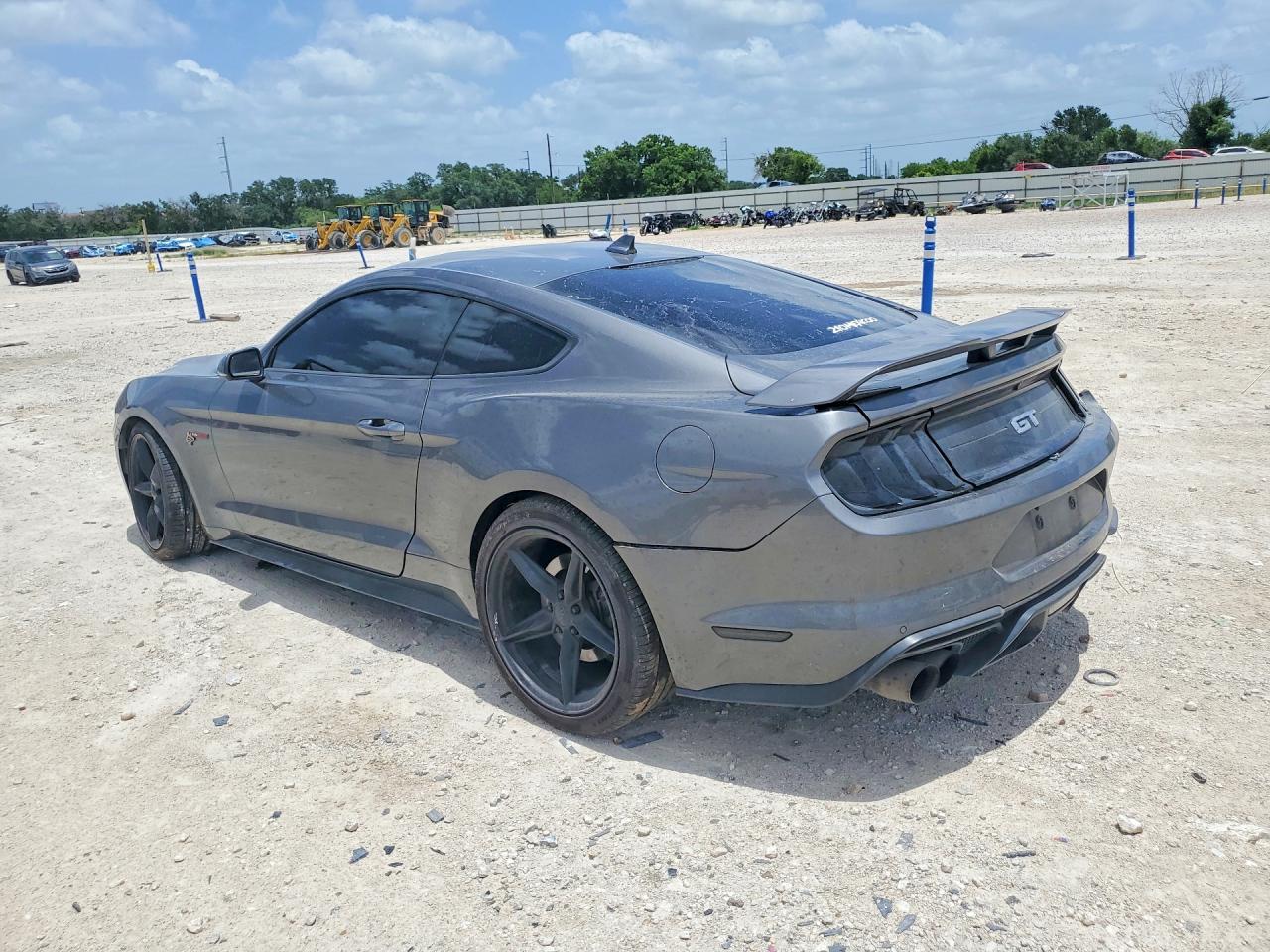 2022 Ford Mustang Gt - zdjęcie 2