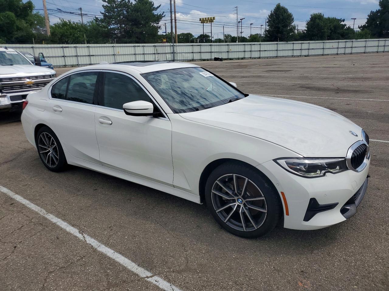 2020 BMW Seria 3 330i - zdjęcie 4