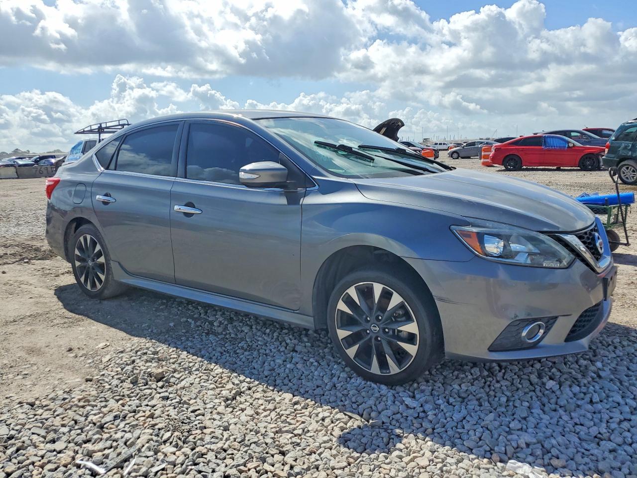 2019 Nissan Sentra Sr - zdjęcie 4