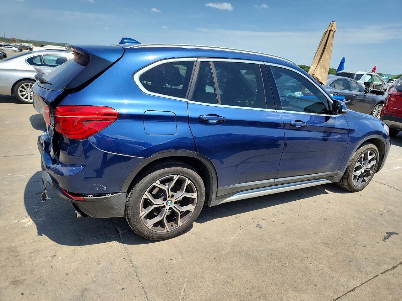 2021 BMW X1 xDrive28I - zdjęcie 3