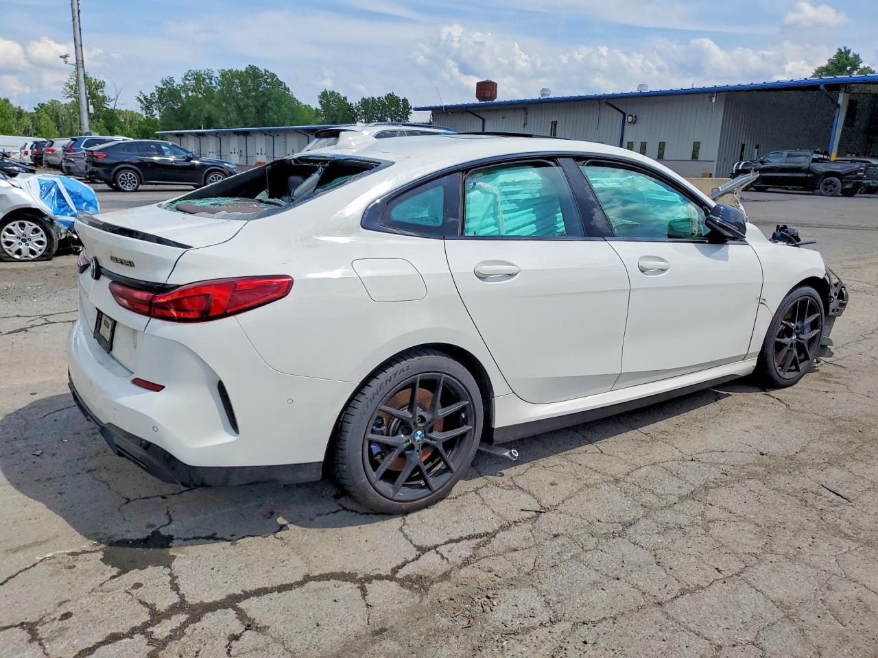 2020 BMW M235Xi - zdjęcie 3