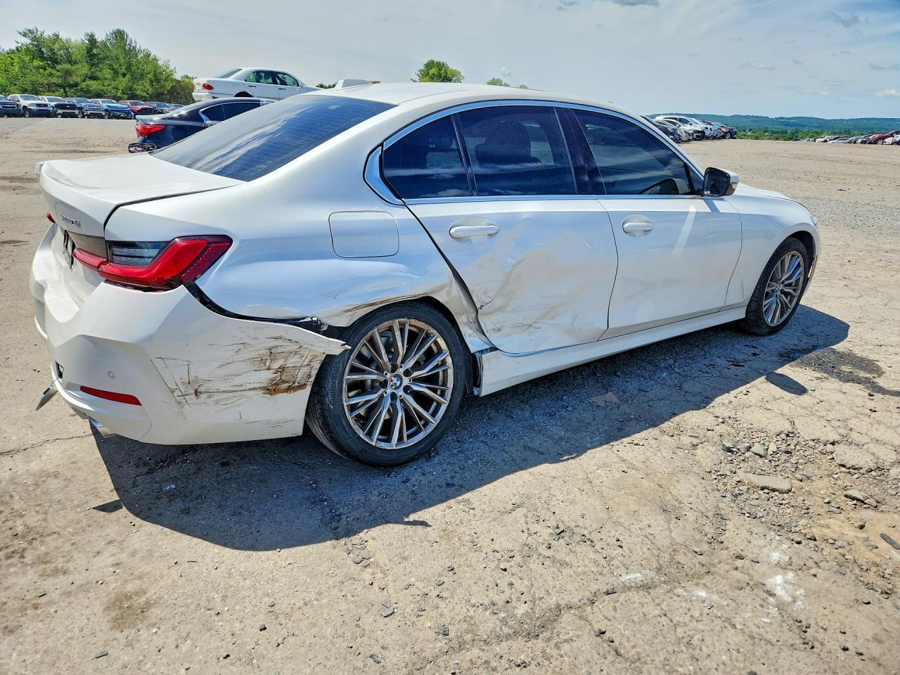 2024 BMW Seria 3 330i - zdjęcie 3