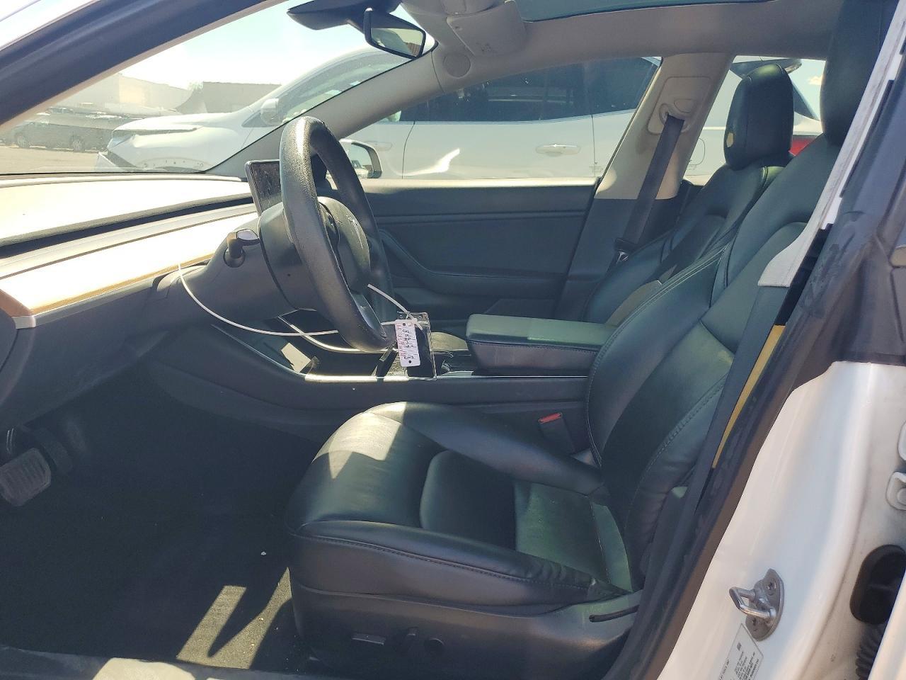 2020 Tesla Model 3 - zdjęcie 7