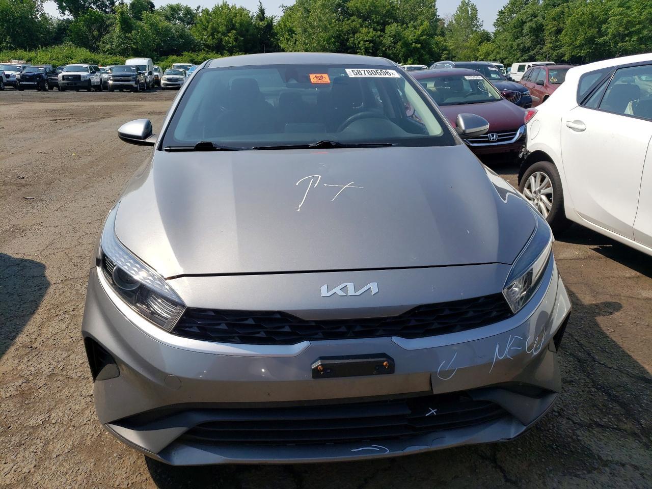 2022 Kia Forte Lxs - zdjęcie 5