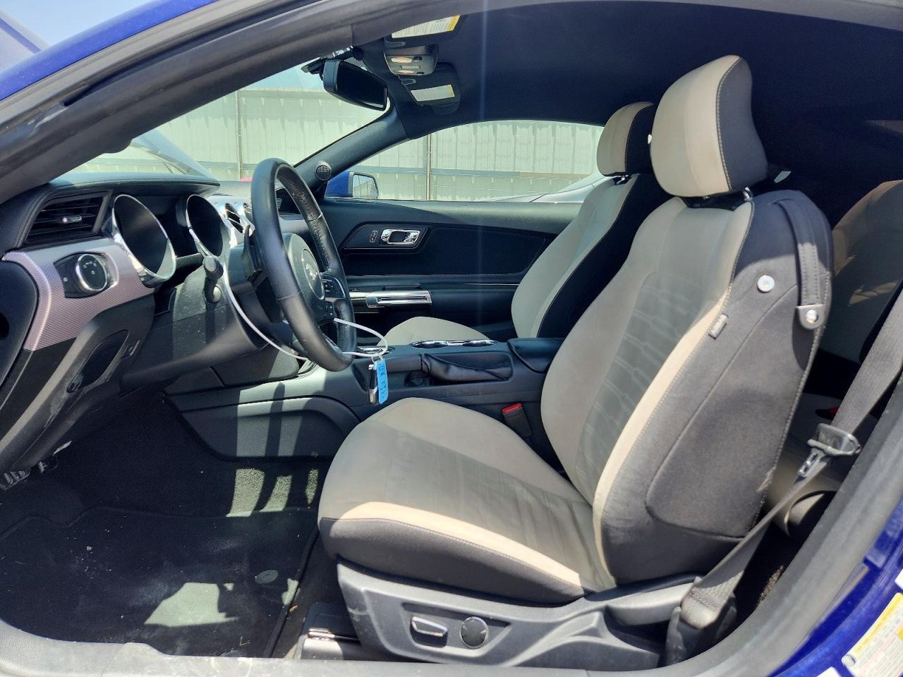 2015 Ford Mustang - zdjęcie 7