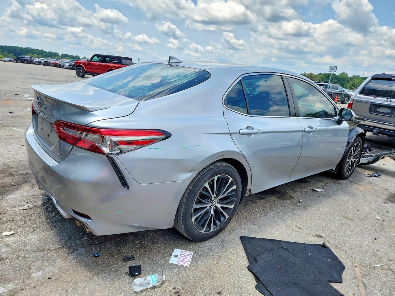 2019 Toyota Camry Se - zdjęcie 3