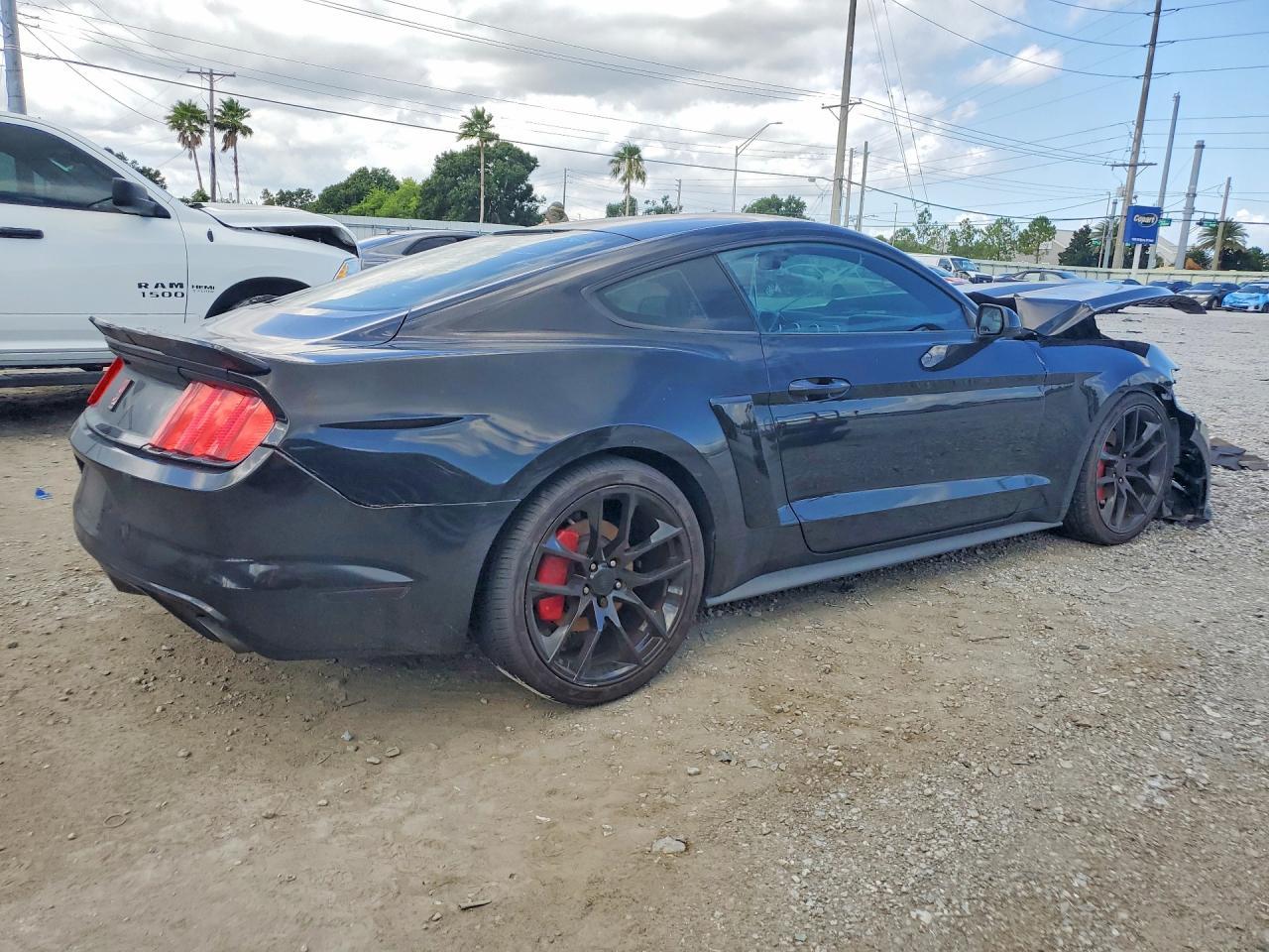 2015 Ford Mustang - zdjęcie 3