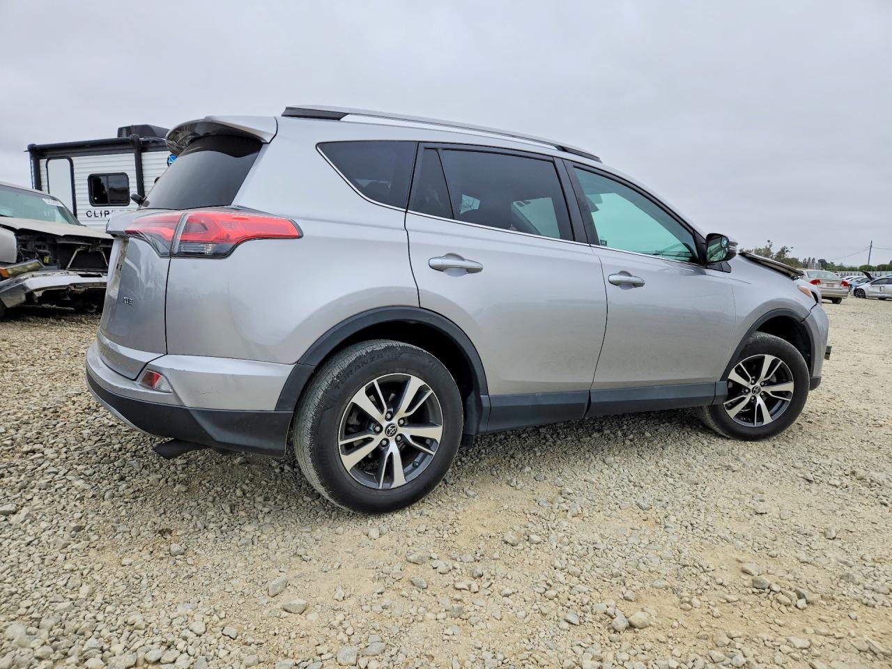 2017 Toyota Rav4 Xle - zdjęcie 3