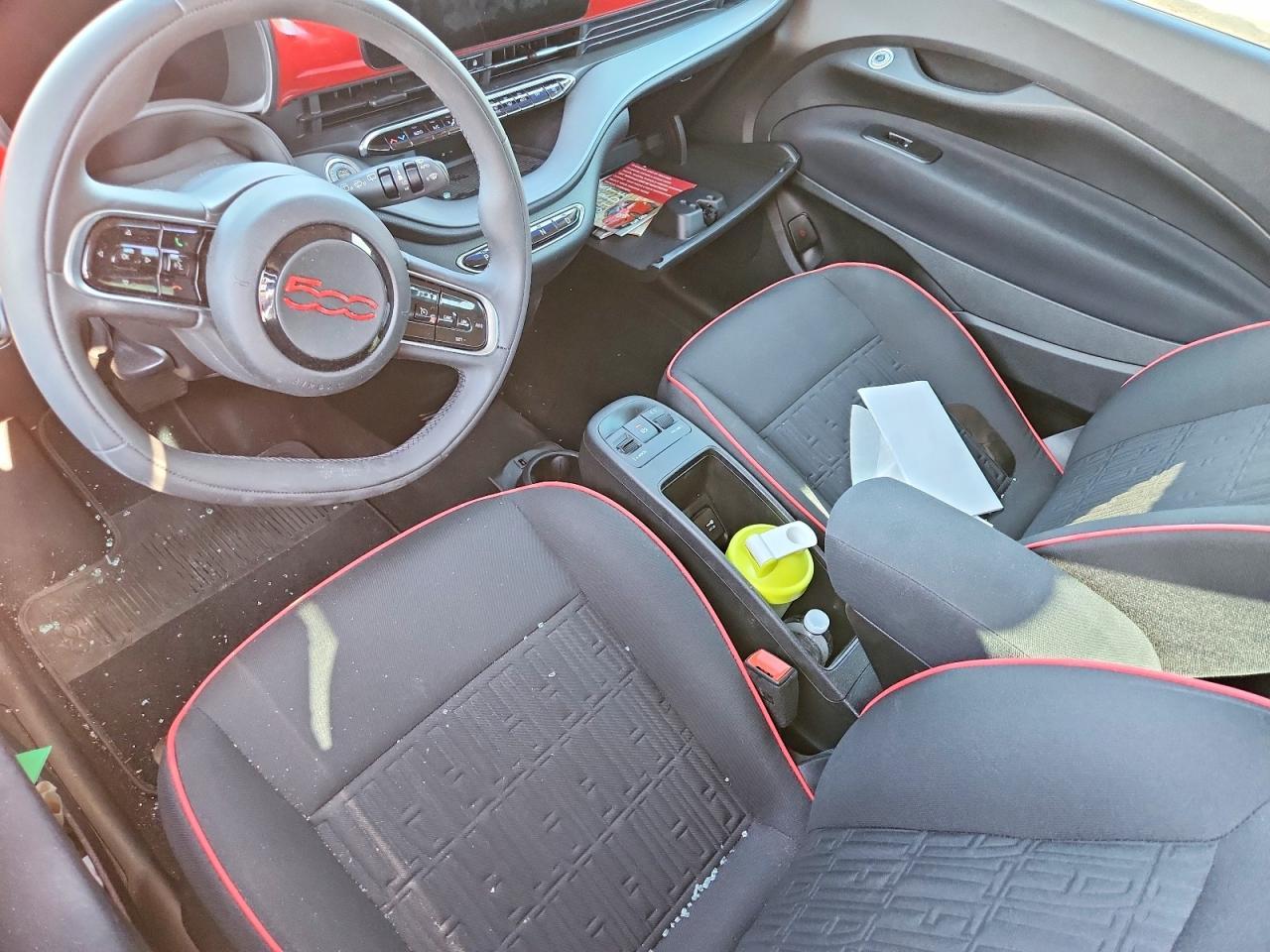 2024 Fiat 500 E Red - zdjęcie 8