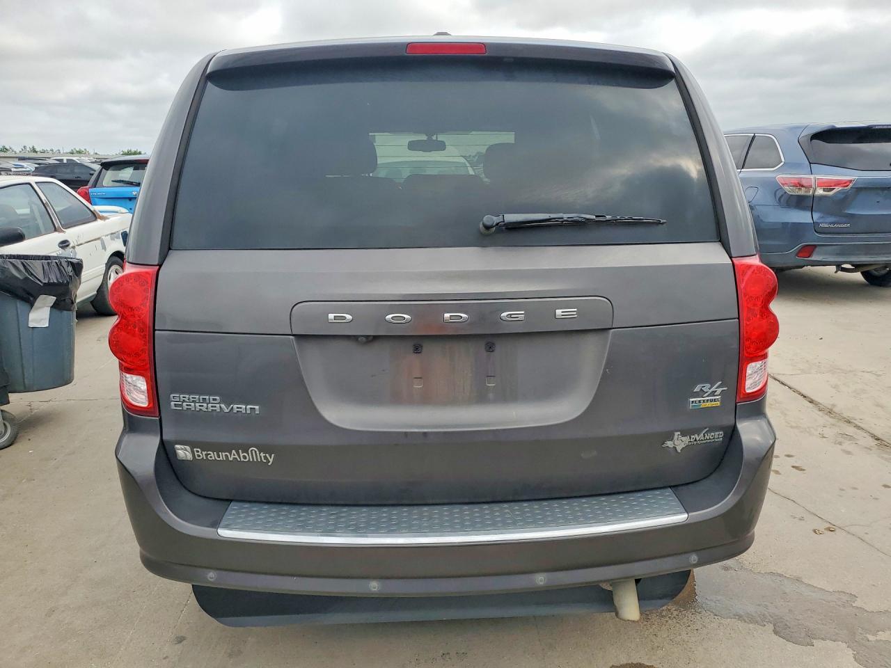 2015 Dodge Grand Caravan R/T - zdjęcie 6