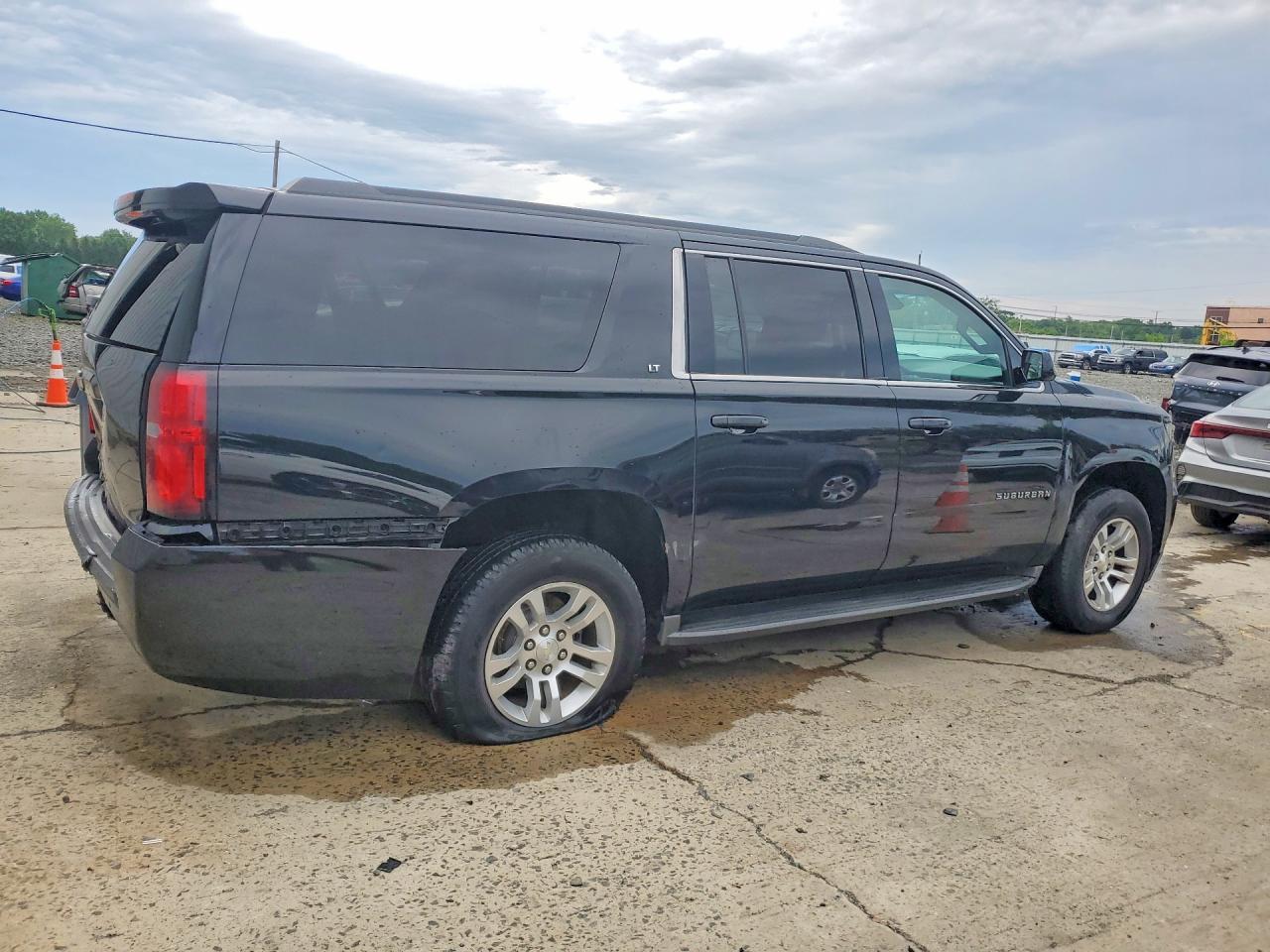2017 Chevrolet Suburban K1500 Lt - zdjęcie 3