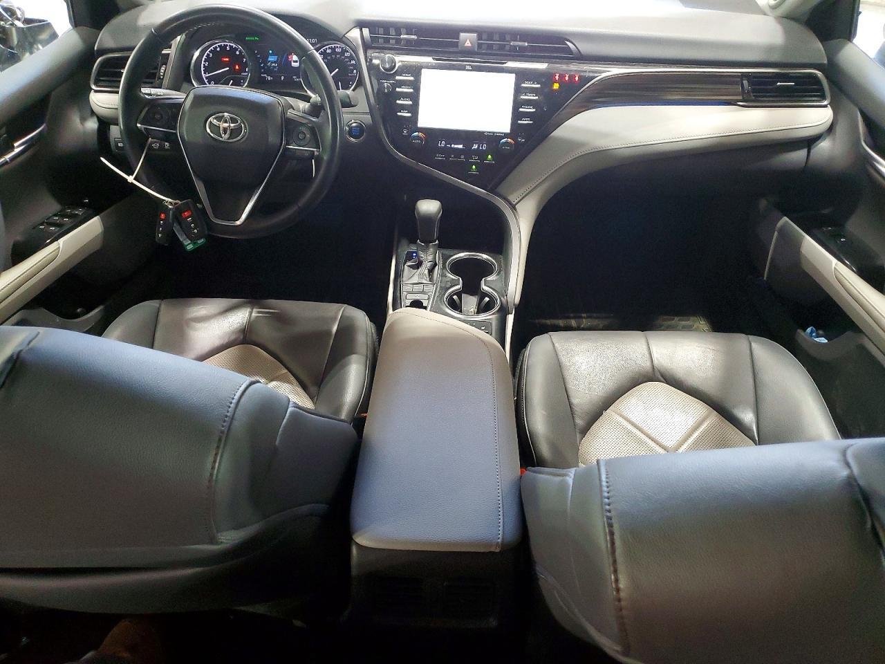 2019 Toyota Camry Xle - zdjęcie 8