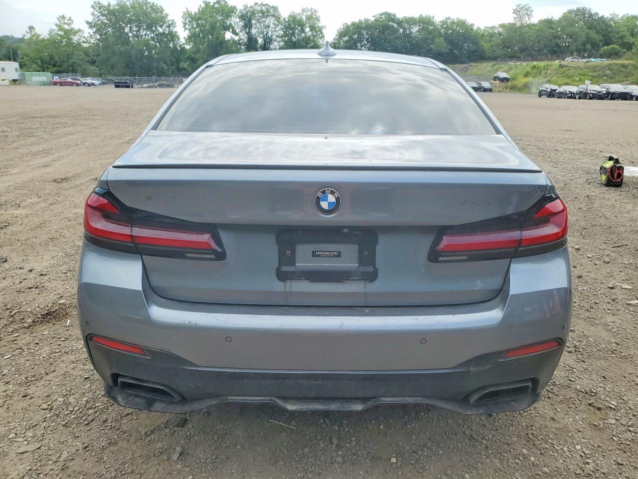 2021 BMW Seria 5 M550i - zdjęcie 6