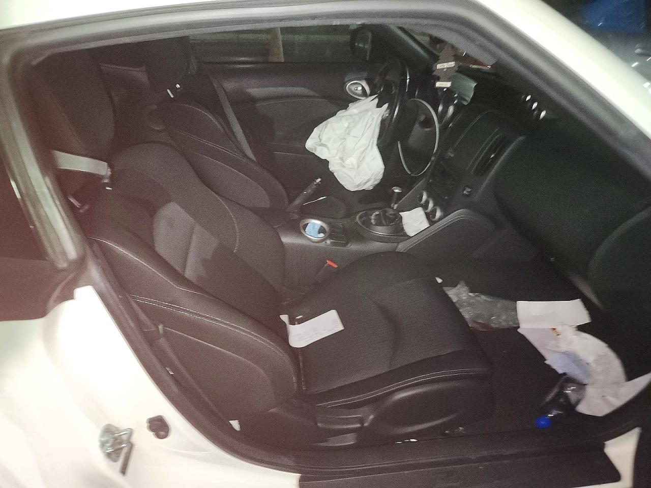 2016 Nissan 370Z Base - zdjęcie 11