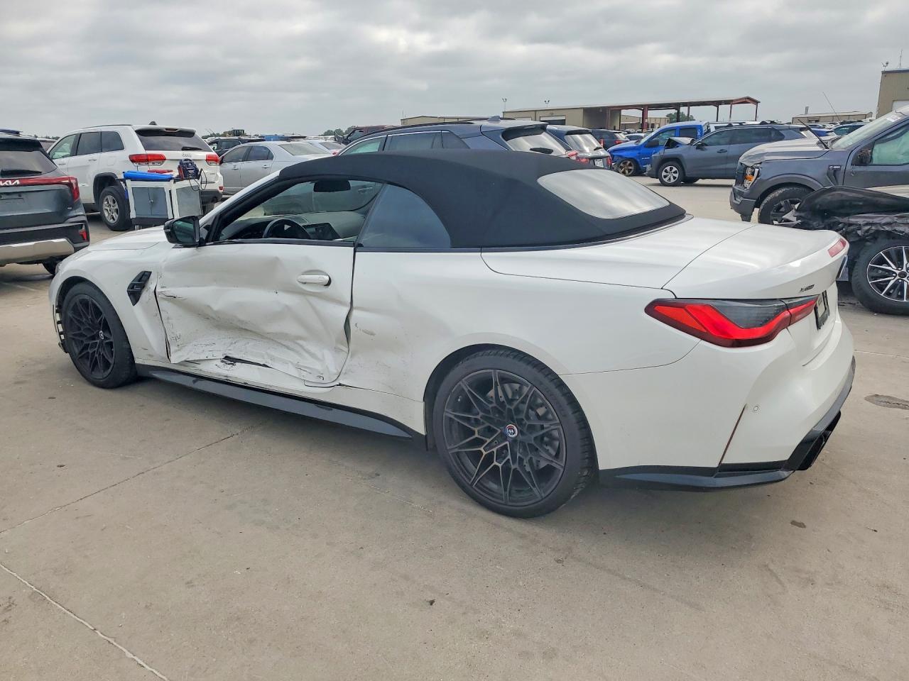 2023 BMW M4 Competition - zdjęcie 2