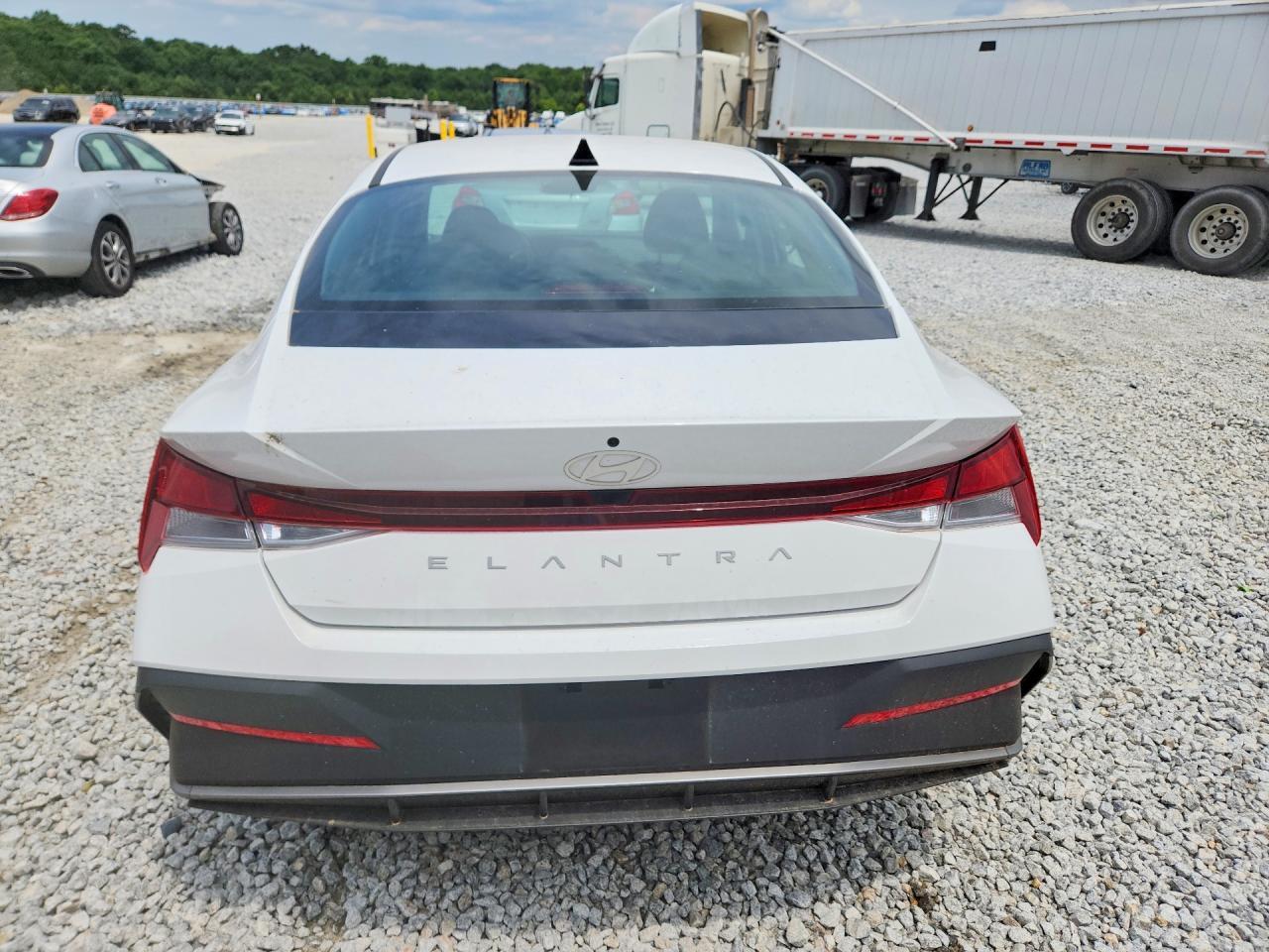 2025 Hyundai Elantra Se - zdjęcie 6