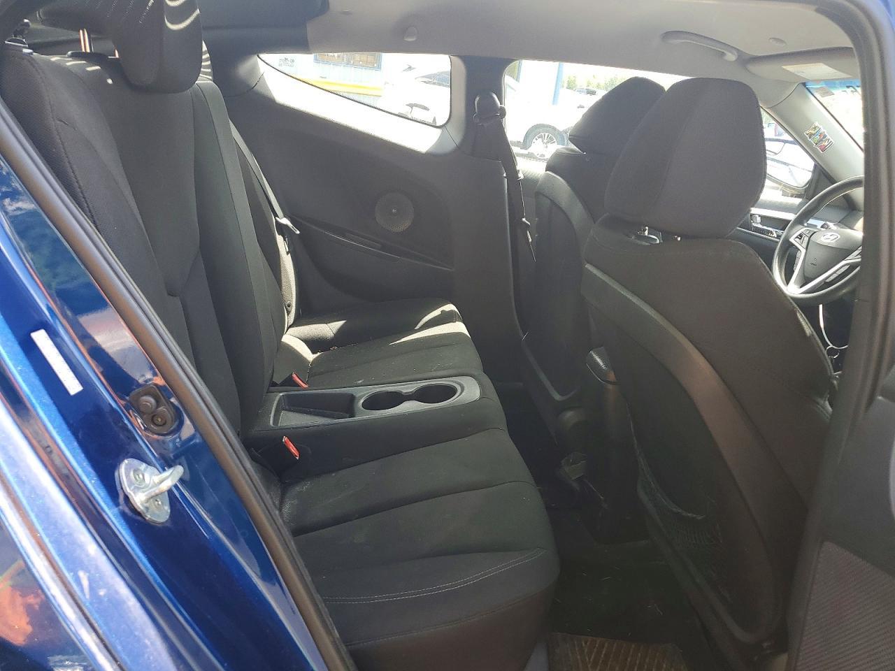 2016 Hyundai Veloster Base - zdjęcie 10