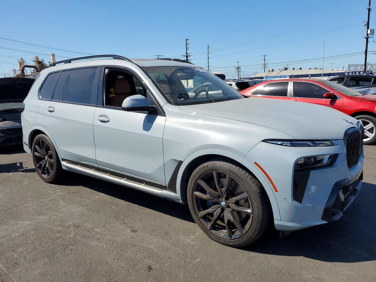 2023 BMW X7 xDrive40I - zdjęcie 4