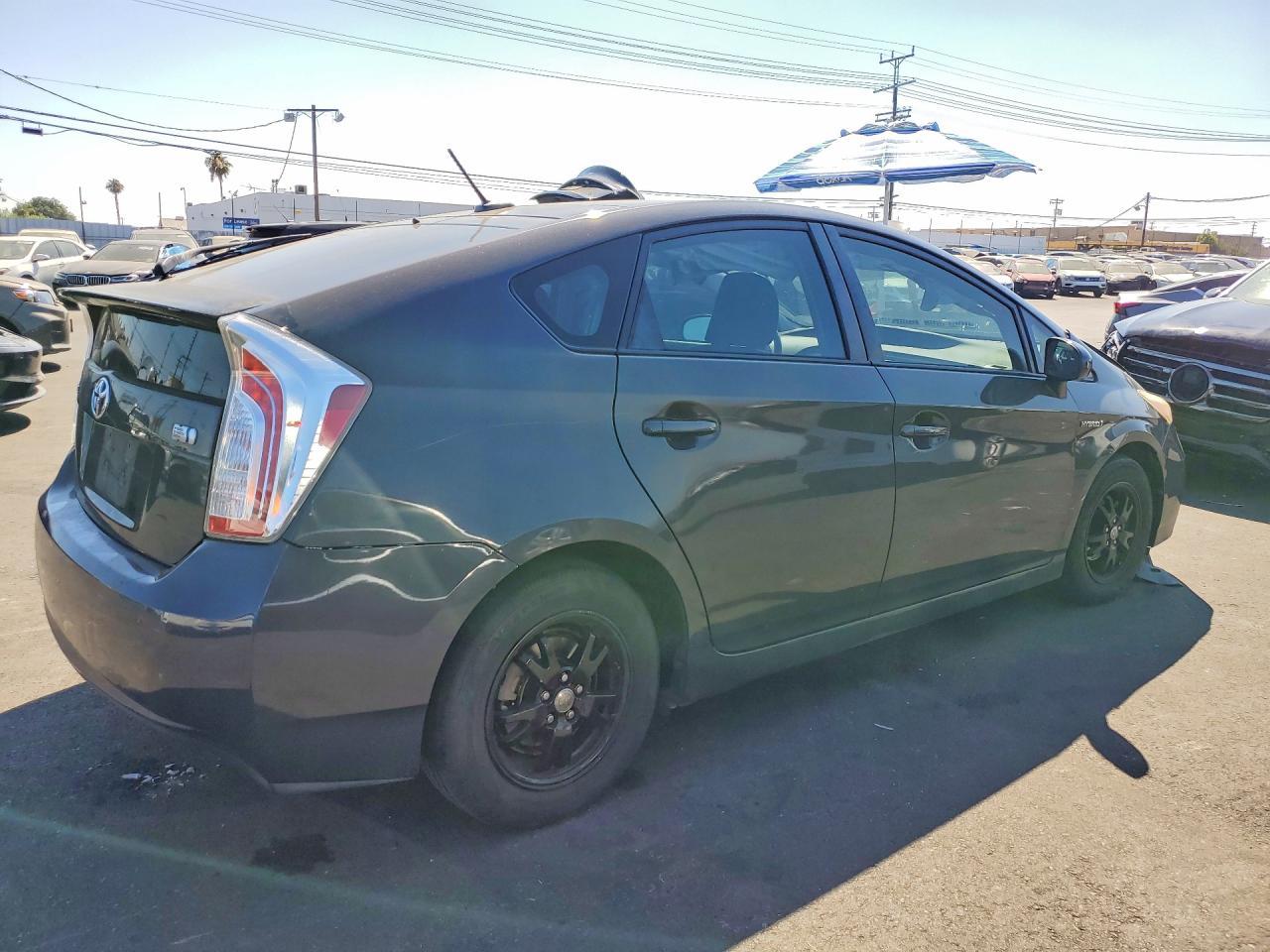 2014 Toyota Prius Three - zdjęcie 3