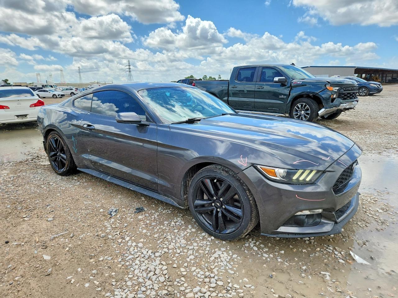 2017 Ford Mustang - zdjęcie 4