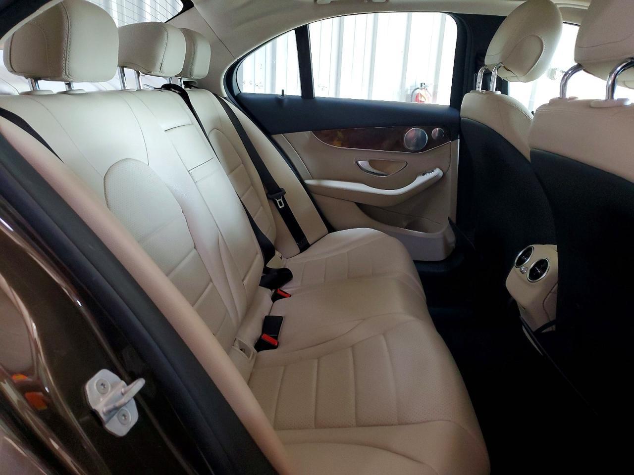 2015 Mercedes-Benz C 300 4Matic - zdjęcie 10