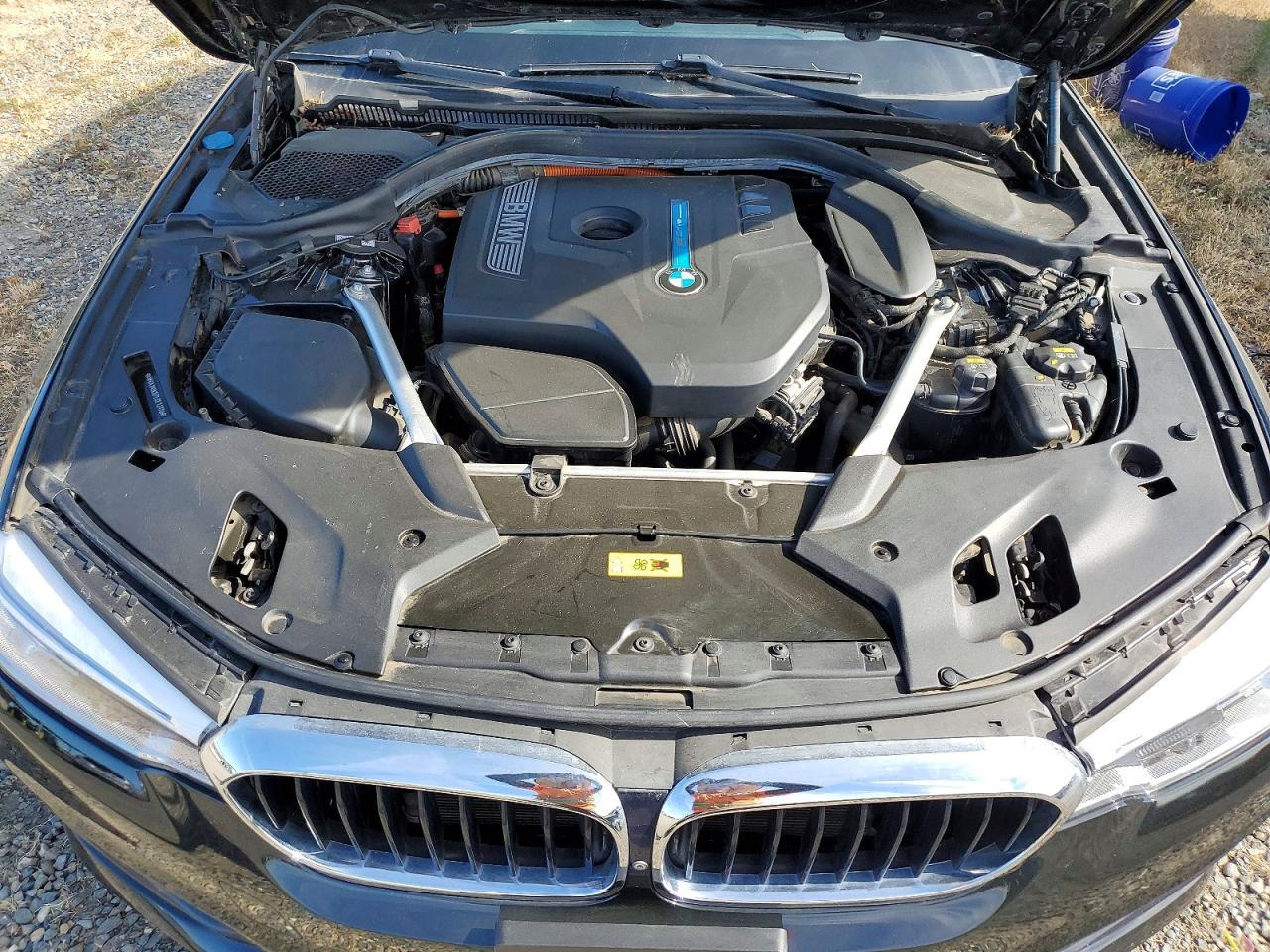 2020 BMW 530E - zdjęcie 11
