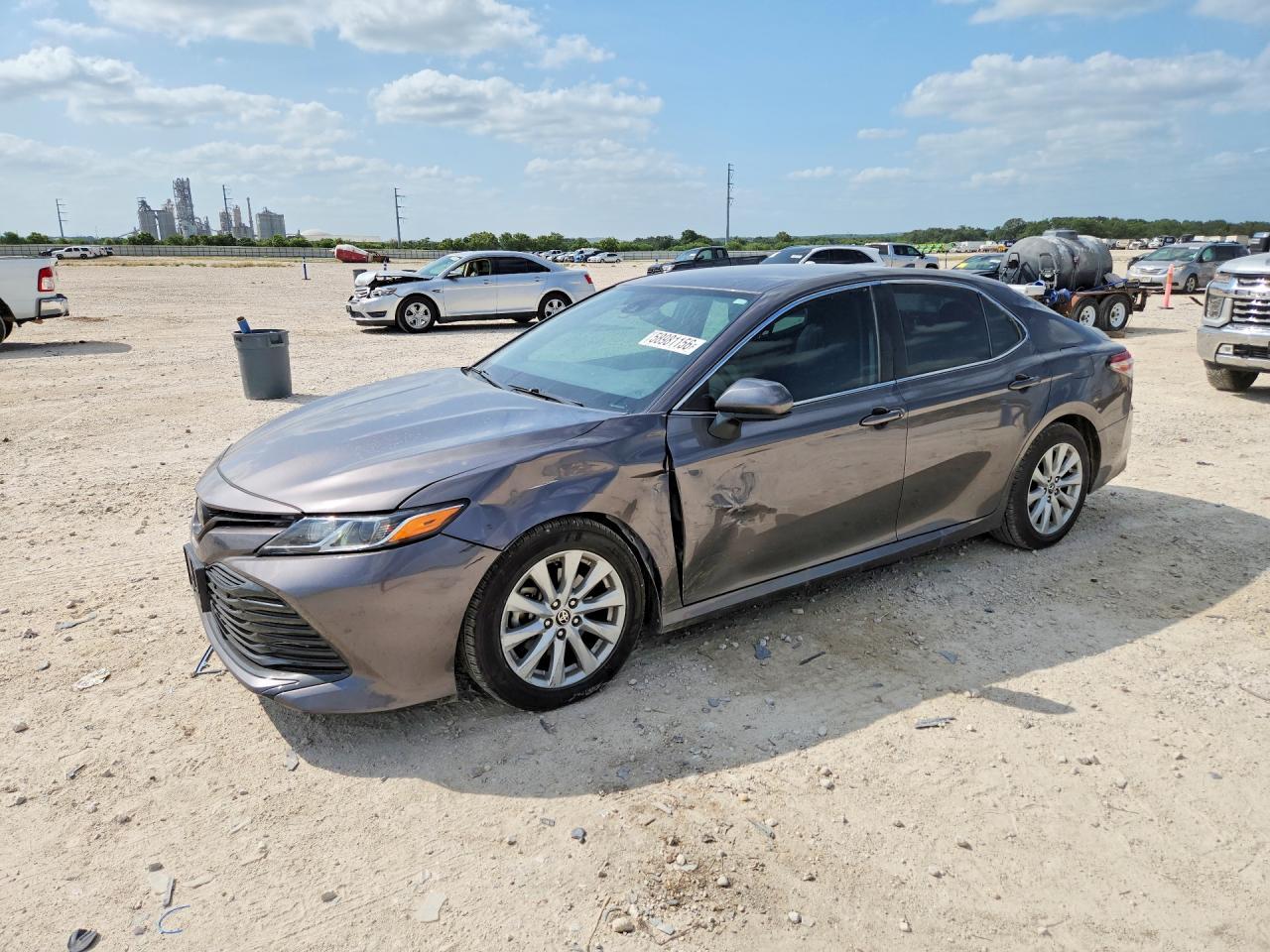 2019 Toyota Camry Le - zdjęcie główne