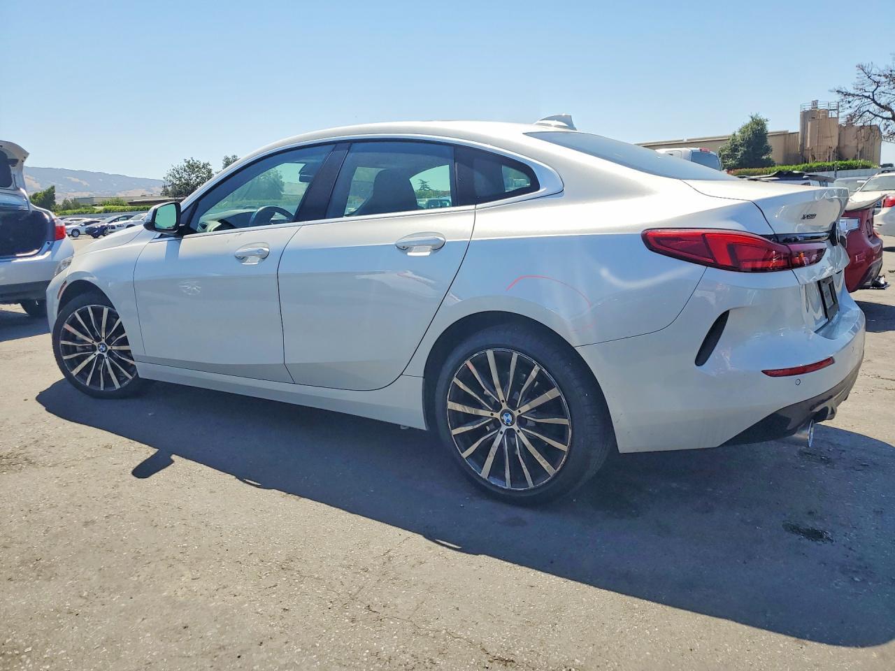 2022 BMW Seria 2 228i - zdjęcie 2