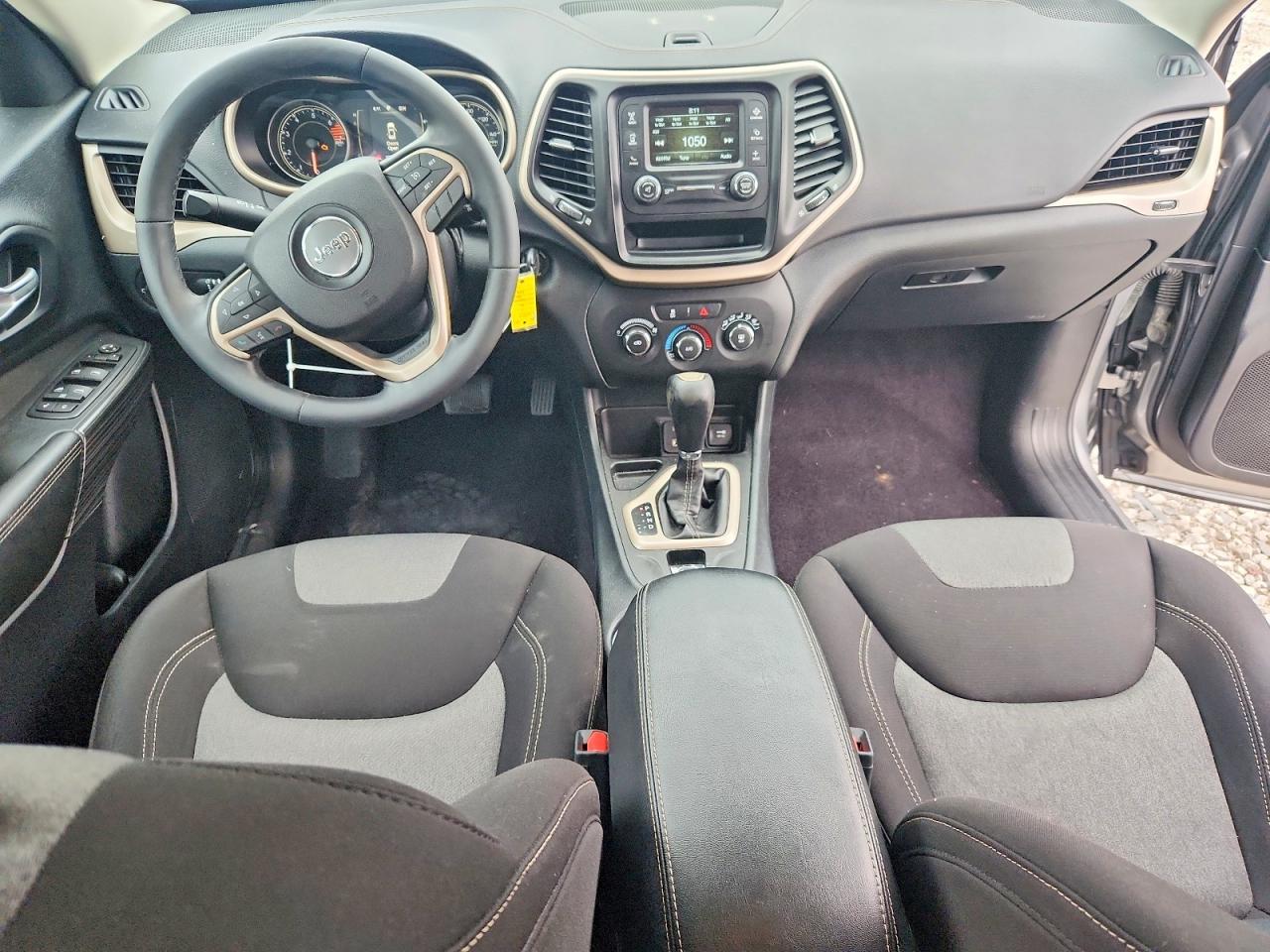 2016 Jeep Cherokee Sport - zdjęcie 8