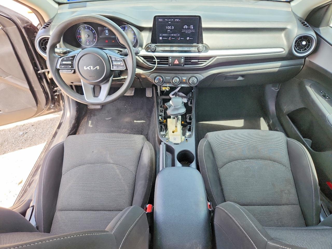 2023 Kia Forte Lxs - zdjęcie 8
