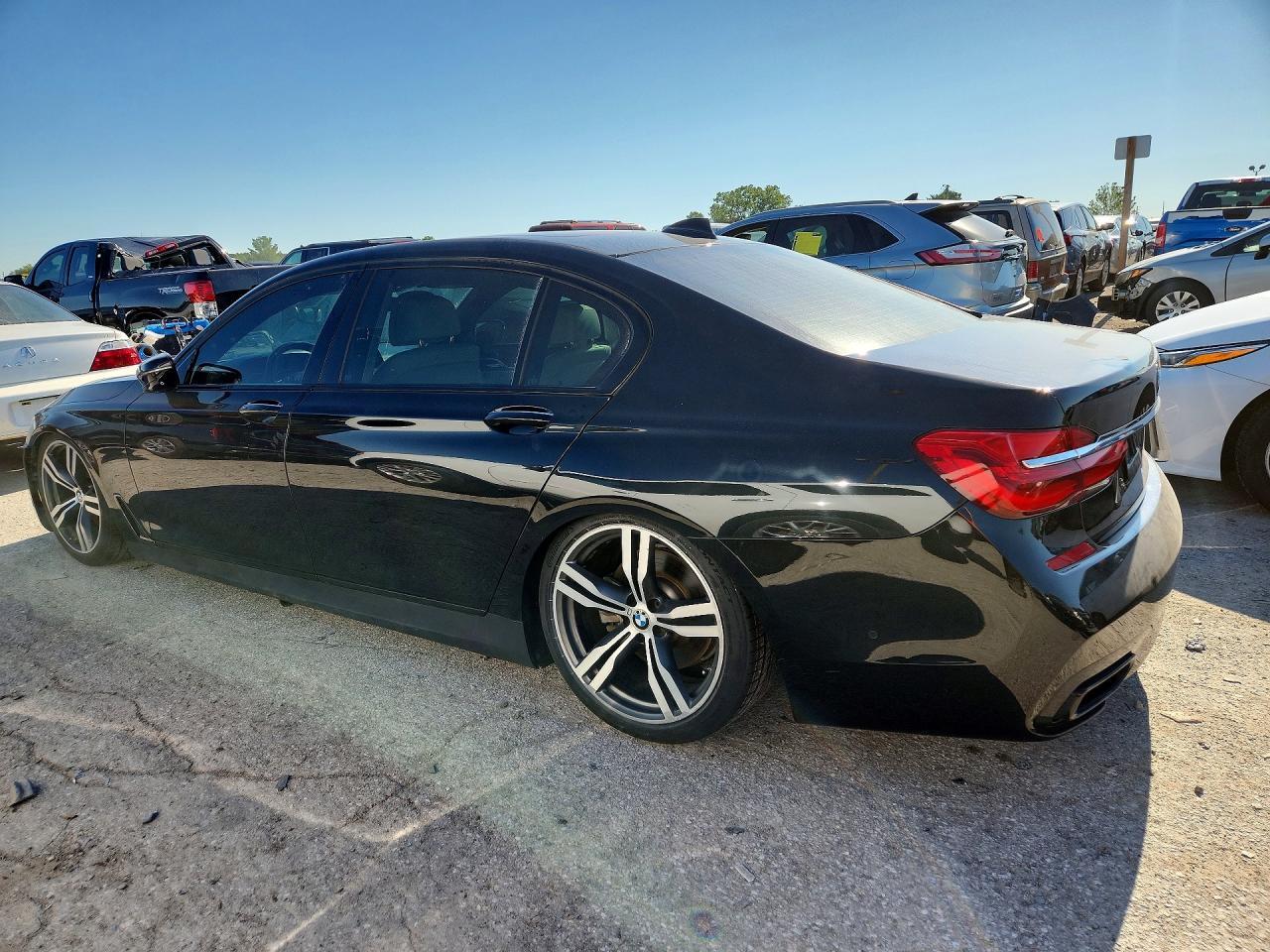 2018 BMW 750 I - zdjęcie 2
