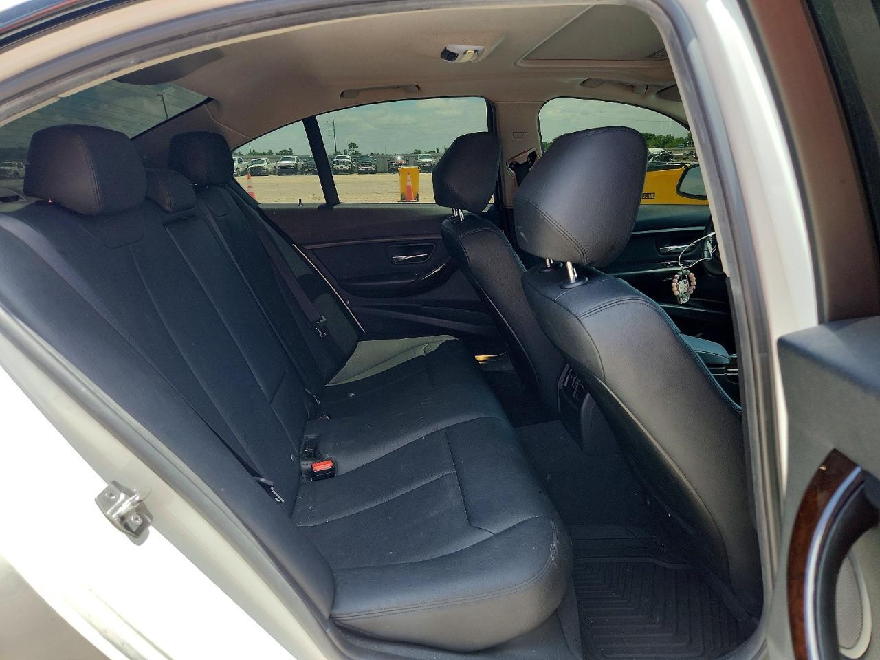 2015 BMW 320 I - zdjęcie 10