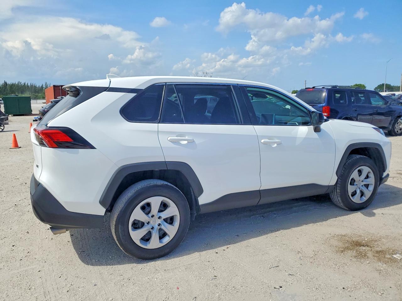 2025 Toyota Rav4 Le - zdjęcie 3