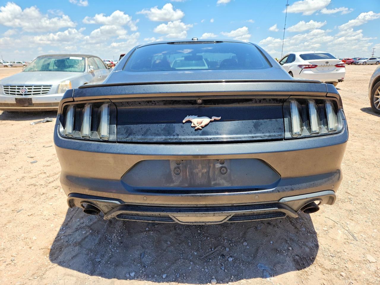 2019 Ford Mustang - zdjęcie 6