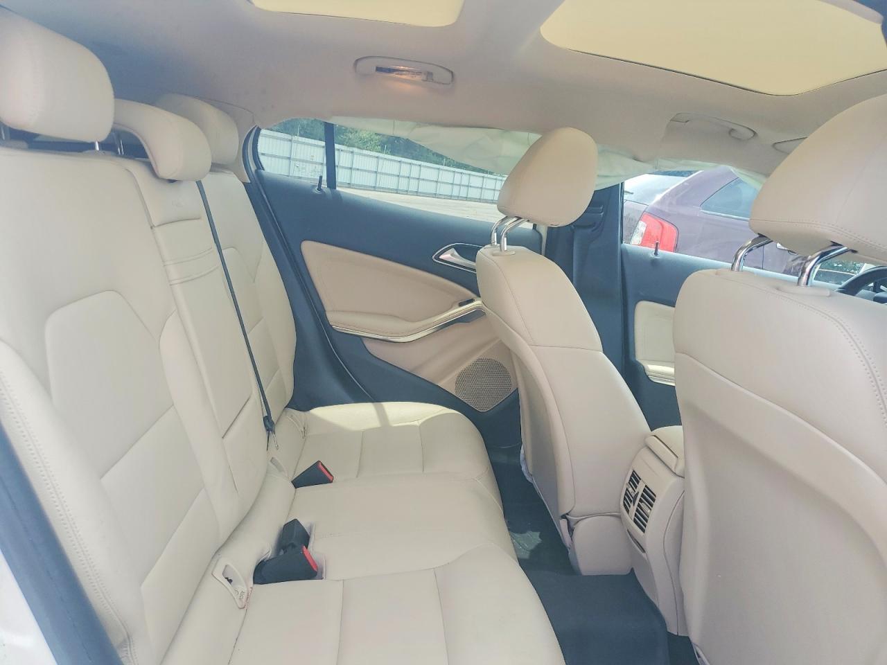 2015 Mercedes-Benz Gla 250 4Matic - zdjęcie 11