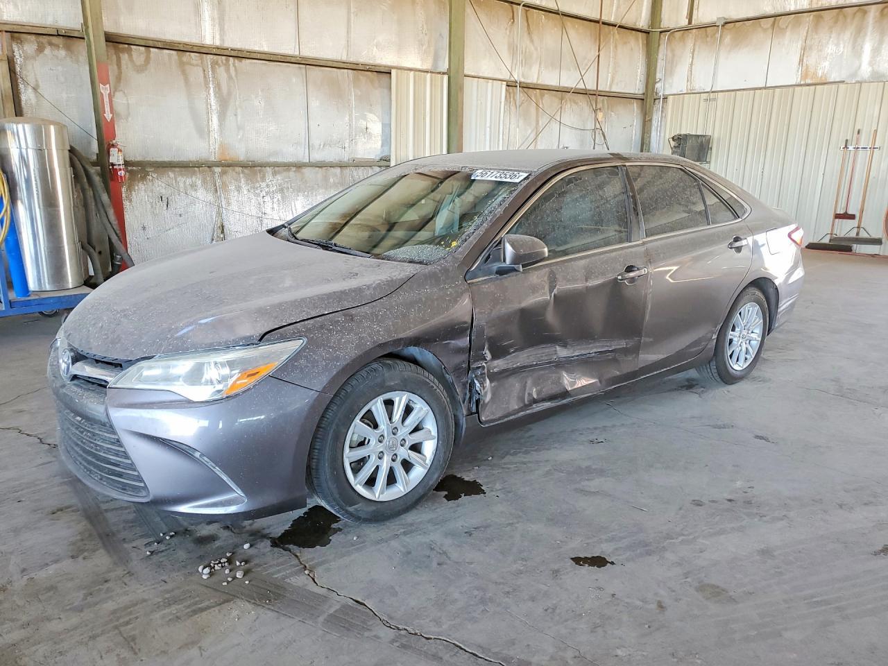 2015 Toyota Camry Le - zdjęcie główne