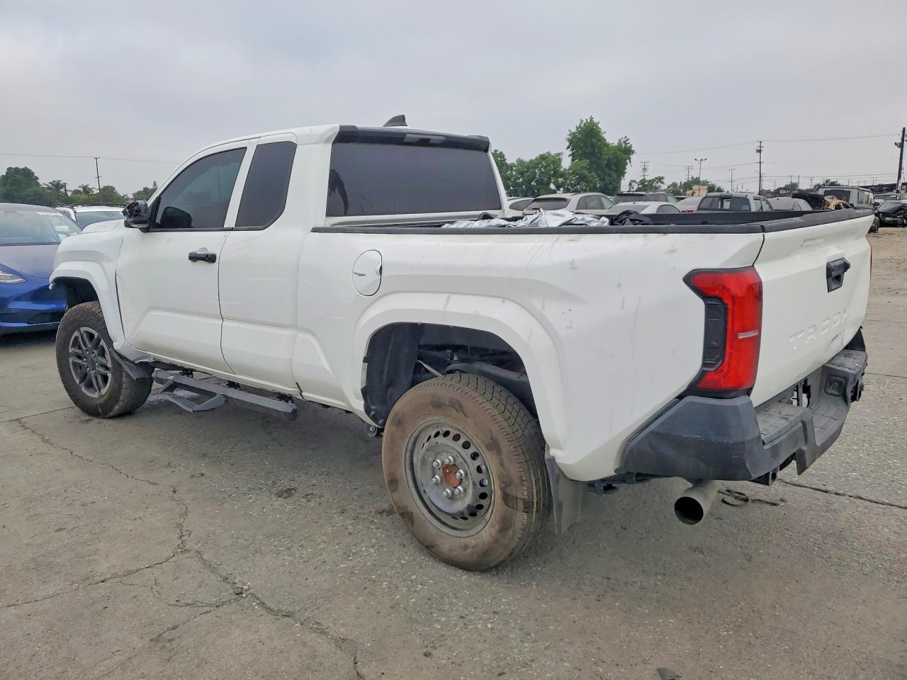 2024 Toyota Tacoma Sr - zdjęcie 2