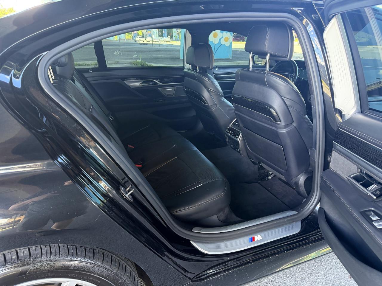 2019 BMW 750I xDrive - zdjęcie 11