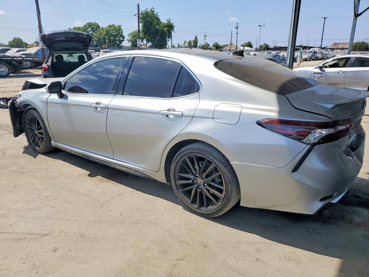 2021 Toyota Camry Xse - zdjęcie 2