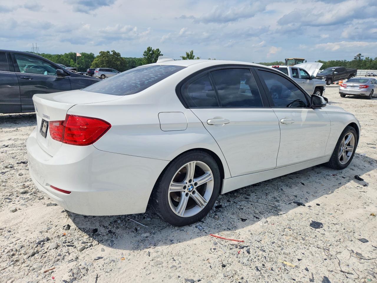 2014 BMW 328 I - zdjęcie 3