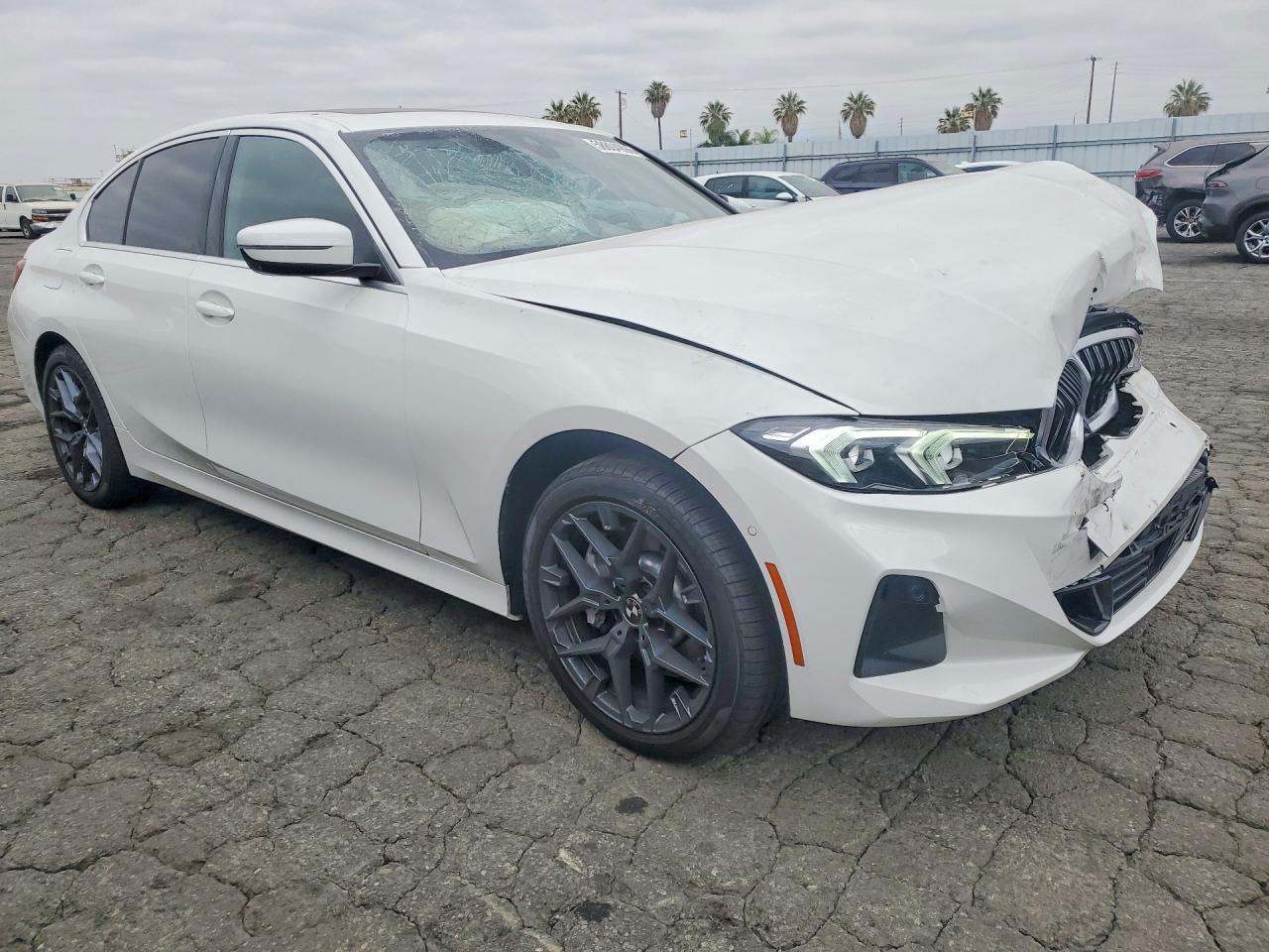 2025 BMW 330I - zdjęcie 4