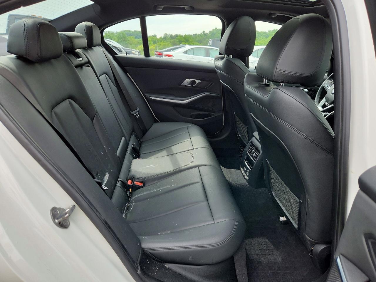 2019 BMW Seria 3 330i - zdjęcie 10