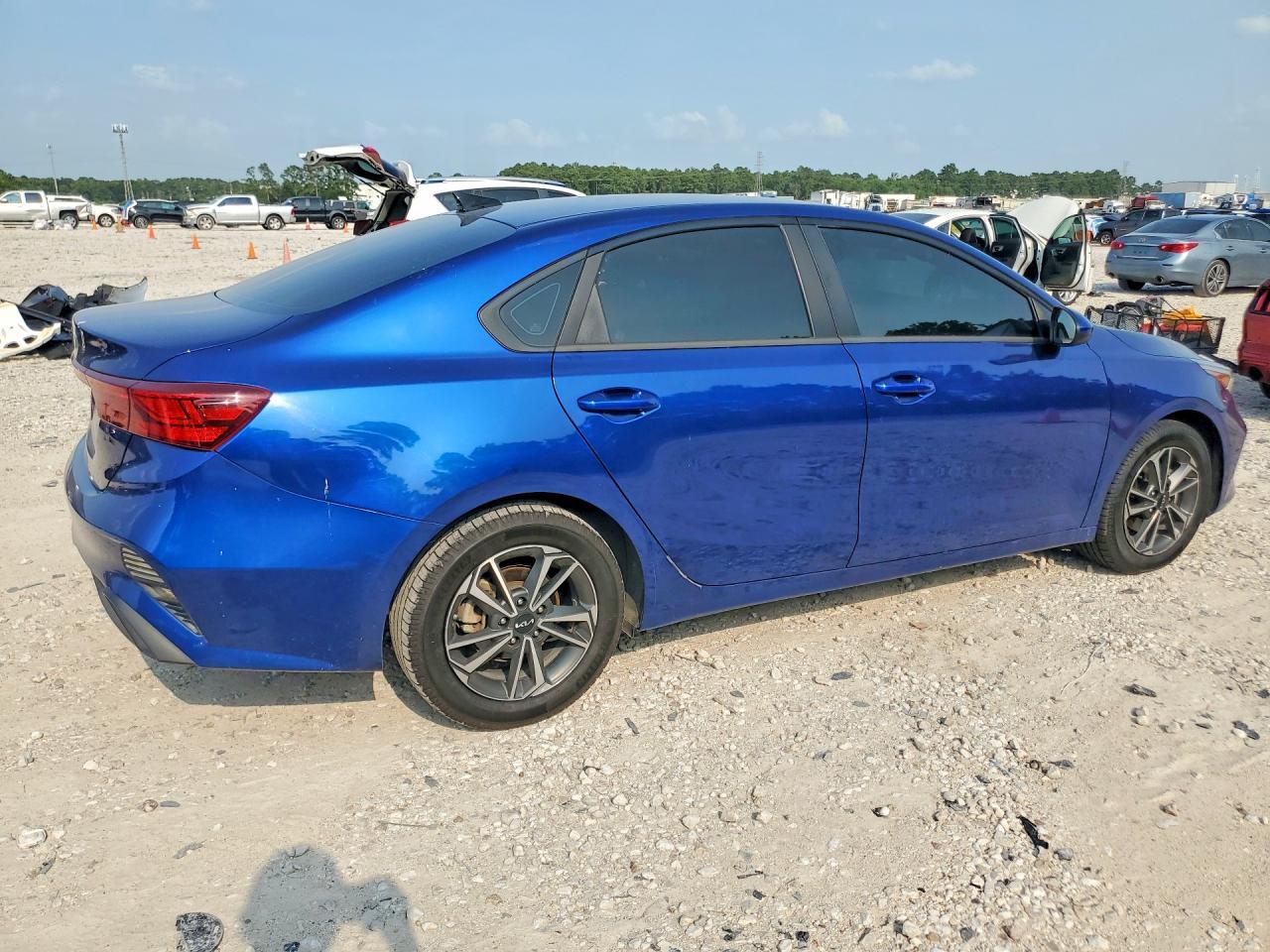 2023 Kia Forte Lxs - zdjęcie 3