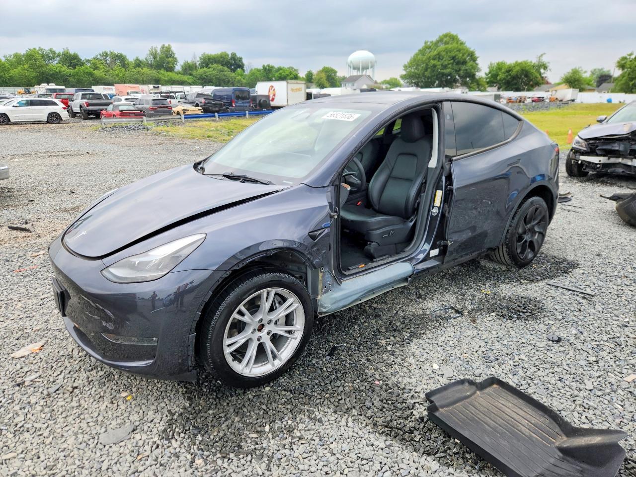 2024 Tesla Model Y - zdjęcie główne