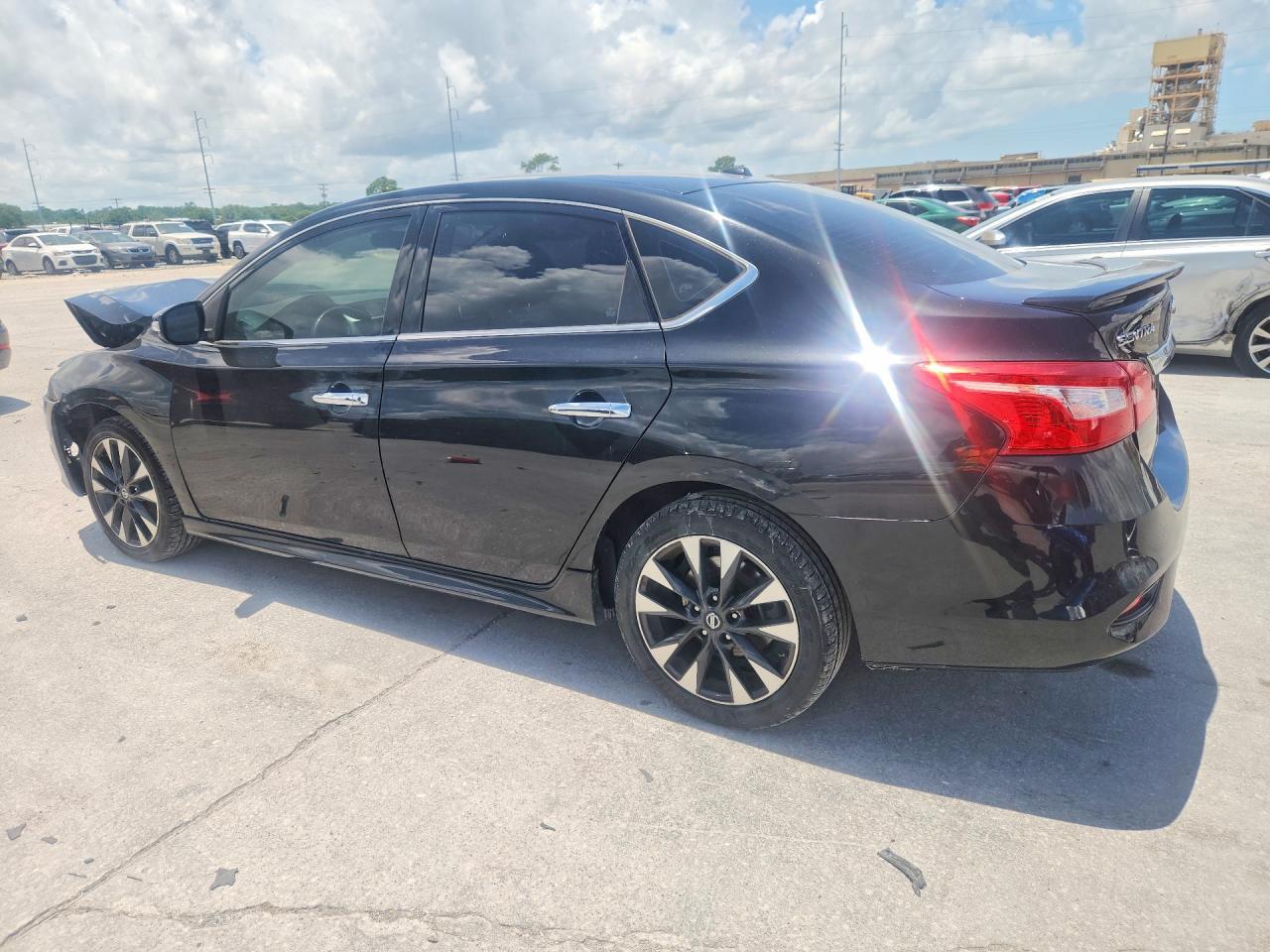 2019 Nissan Sentra Sr - zdjęcie 2
