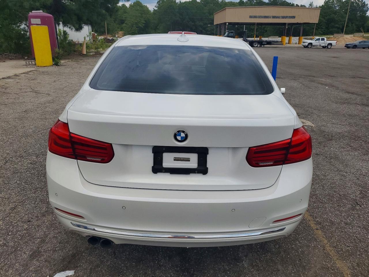 2017 BMW 330 I - zdjęcie 6