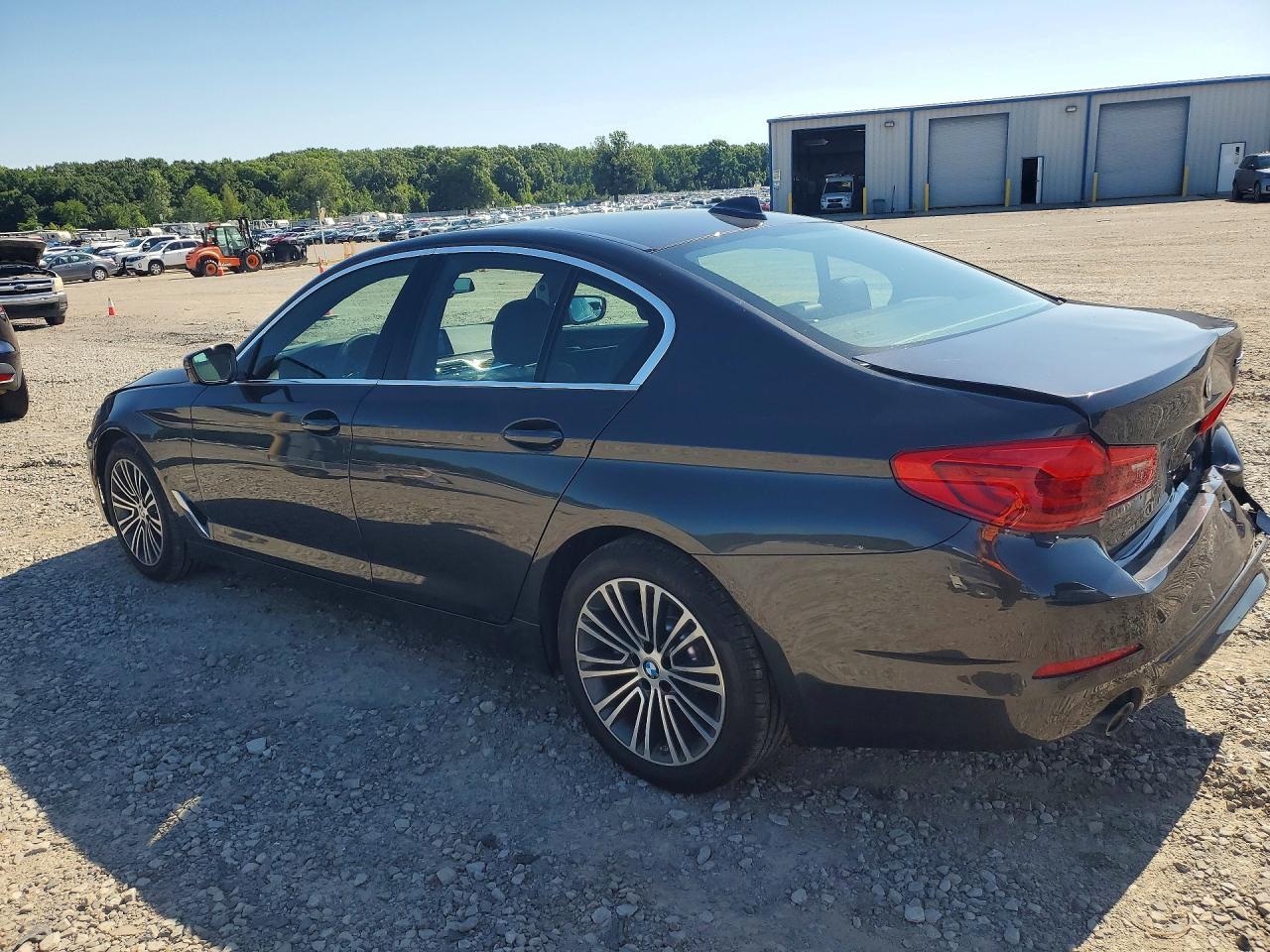 2019 BMW 530 I - zdjęcie 2